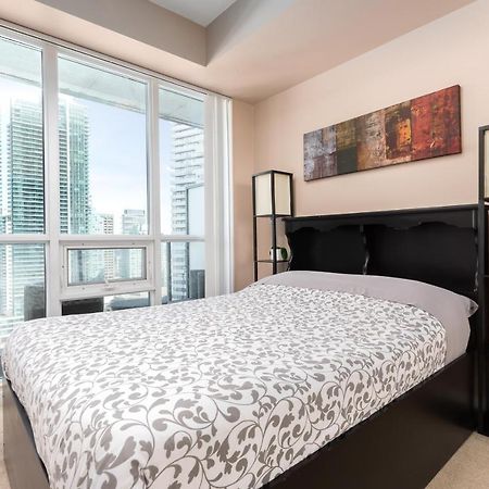 Across From The Cn Tower, Metro Toronto Convention Centre And Rogers Centre In Downtown Toronto Core Apartment Bagian luar foto