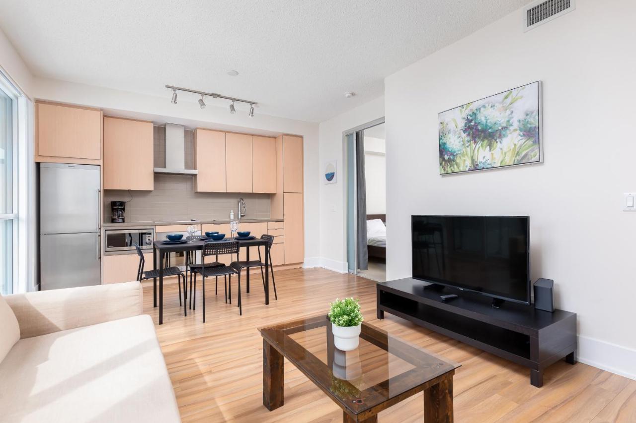 Across From The Cn Tower, Metro Toronto Convention Centre And Rogers Centre In Downtown Toronto Core Apartment Bagian luar foto