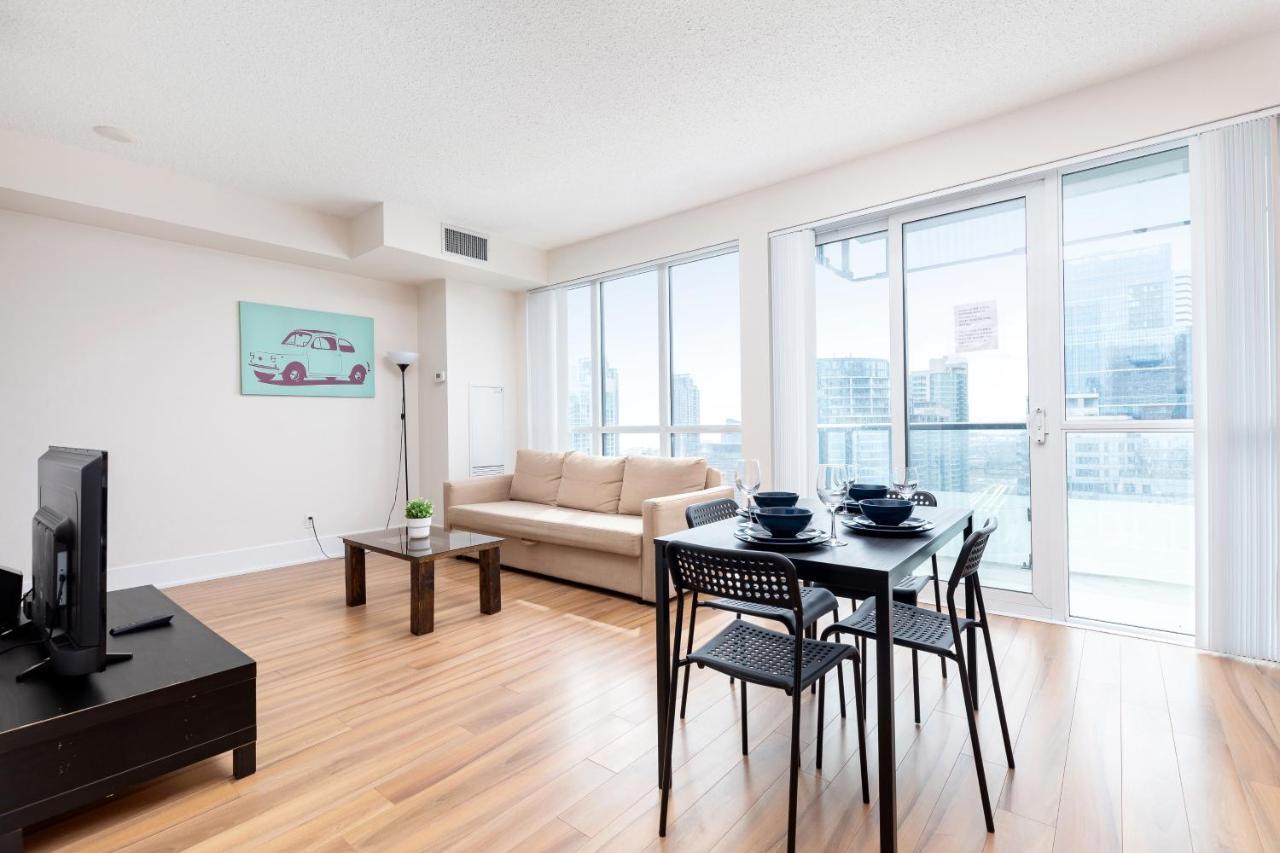 Across From The Cn Tower, Metro Toronto Convention Centre And Rogers Centre In Downtown Toronto Core Apartment Bagian luar foto