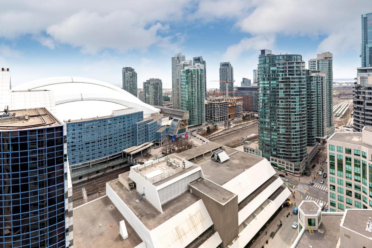 Across From The Cn Tower, Metro Toronto Convention Centre And Rogers Centre In Downtown Toronto Core Apartment Bagian luar foto