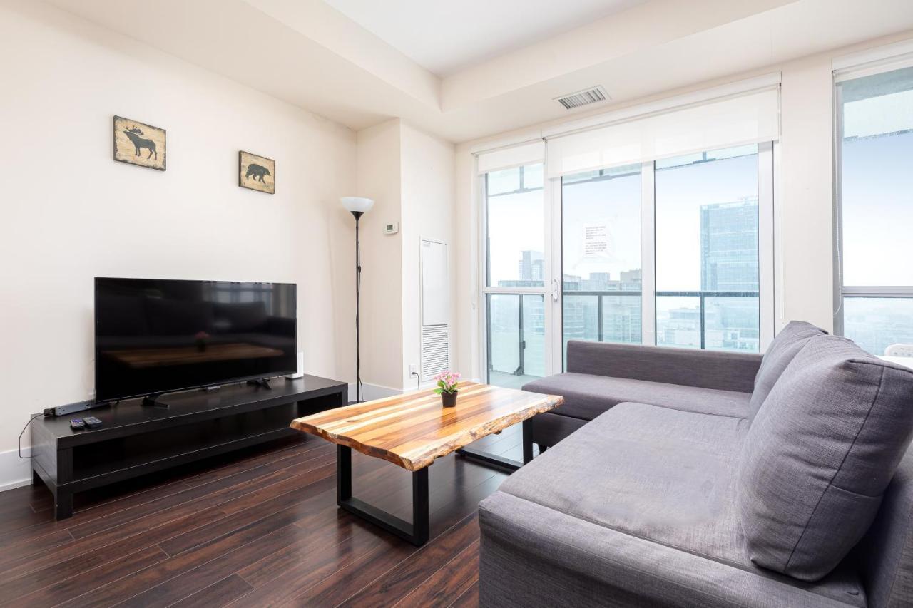 Across From The Cn Tower, Metro Toronto Convention Centre And Rogers Centre In Downtown Toronto Core Apartment Bagian luar foto