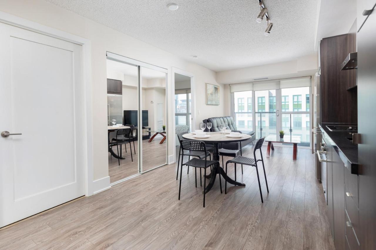 Across From The Cn Tower, Metro Toronto Convention Centre And Rogers Centre In Downtown Toronto Core Apartment Bagian luar foto