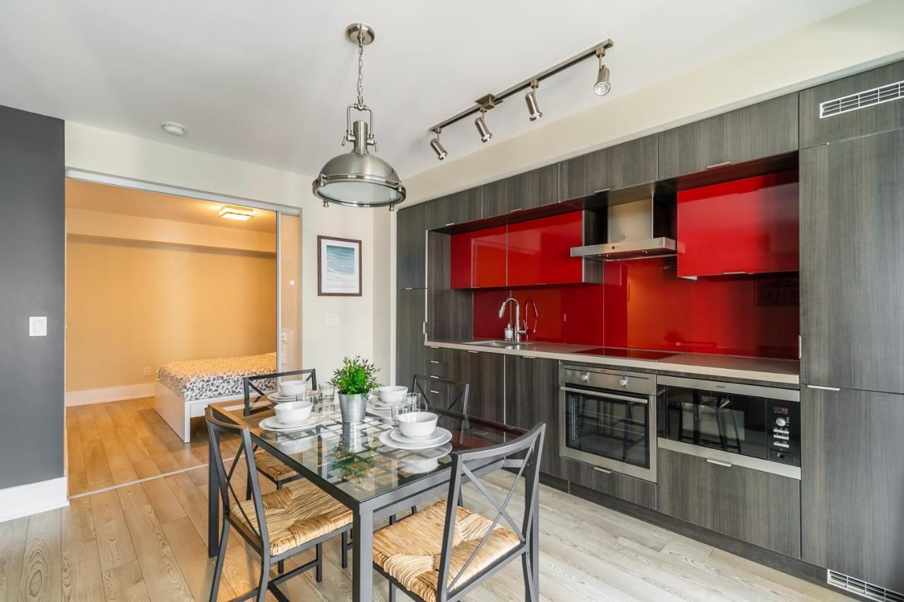 Across From The Cn Tower, Metro Toronto Convention Centre And Rogers Centre In Downtown Toronto Core Apartment Bagian luar foto