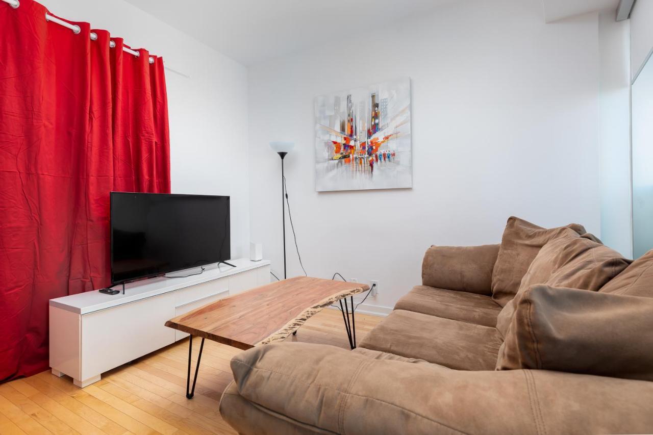 Across From The Cn Tower, Metro Toronto Convention Centre And Rogers Centre In Downtown Toronto Core Apartment Bagian luar foto