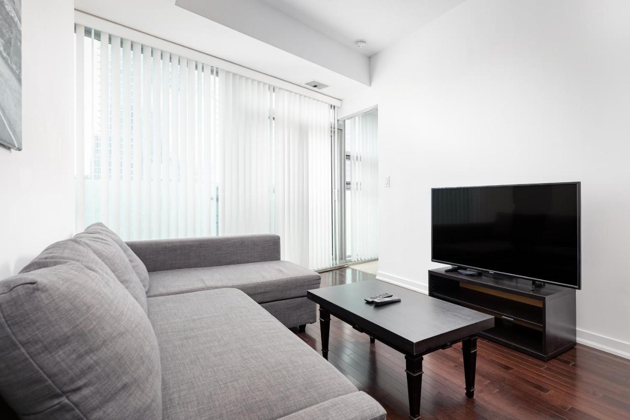 Across From The Cn Tower, Metro Toronto Convention Centre And Rogers Centre In Downtown Toronto Core Apartment Bagian luar foto