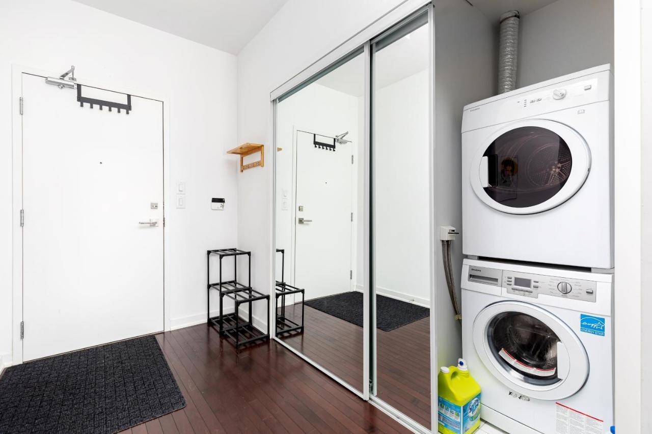 Across From The Cn Tower, Metro Toronto Convention Centre And Rogers Centre In Downtown Toronto Core Apartment Bagian luar foto