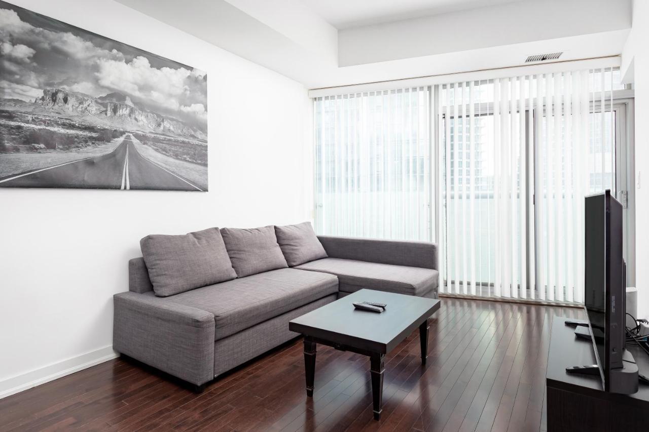 Across From The Cn Tower, Metro Toronto Convention Centre And Rogers Centre In Downtown Toronto Core Apartment Bagian luar foto