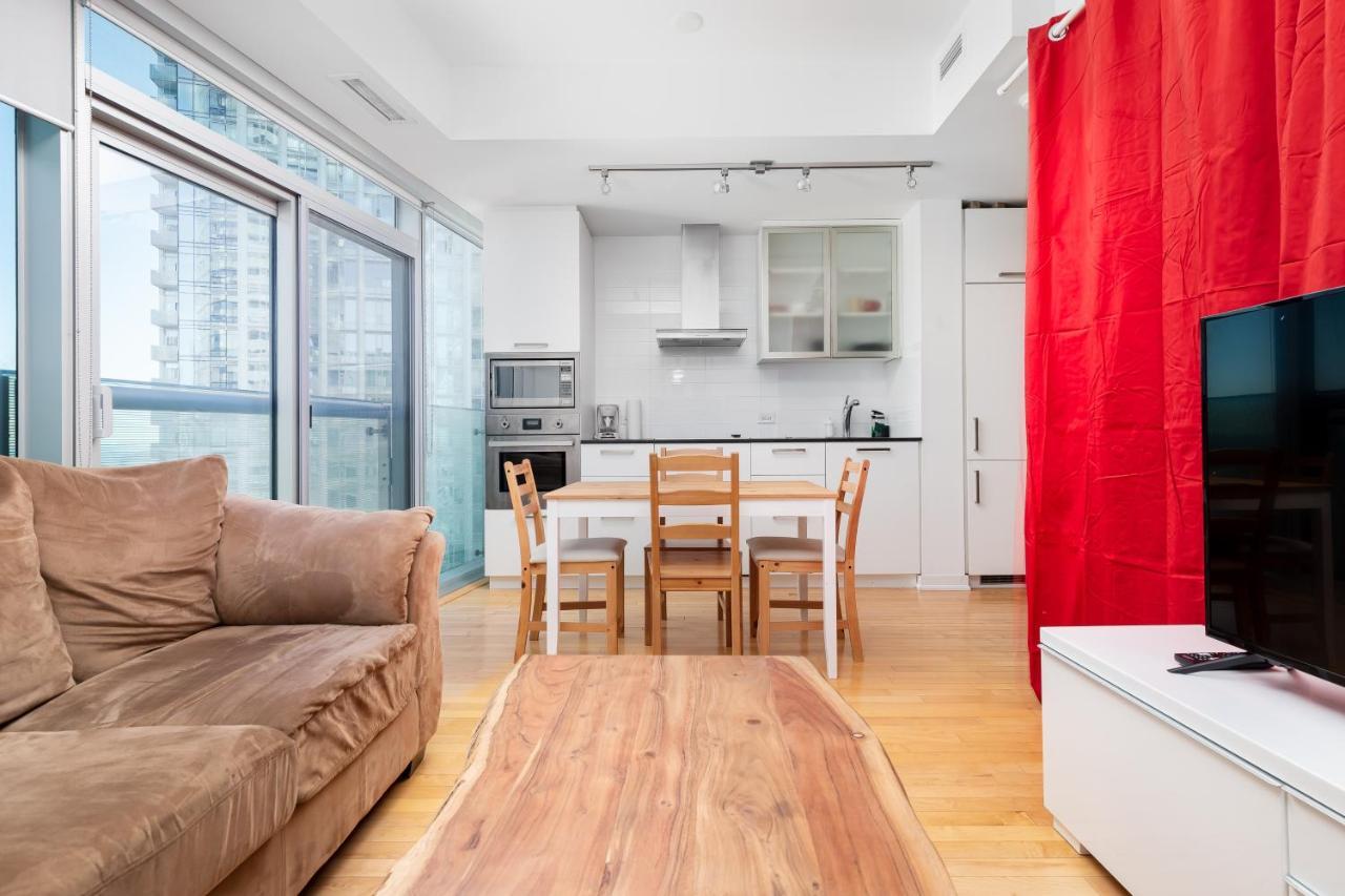 Across From The Cn Tower, Metro Toronto Convention Centre And Rogers Centre In Downtown Toronto Core Apartment Bagian luar foto