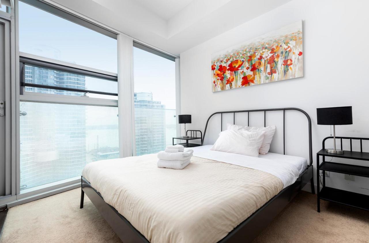 Across From The Cn Tower, Metro Toronto Convention Centre And Rogers Centre In Downtown Toronto Core Apartment Bagian luar foto