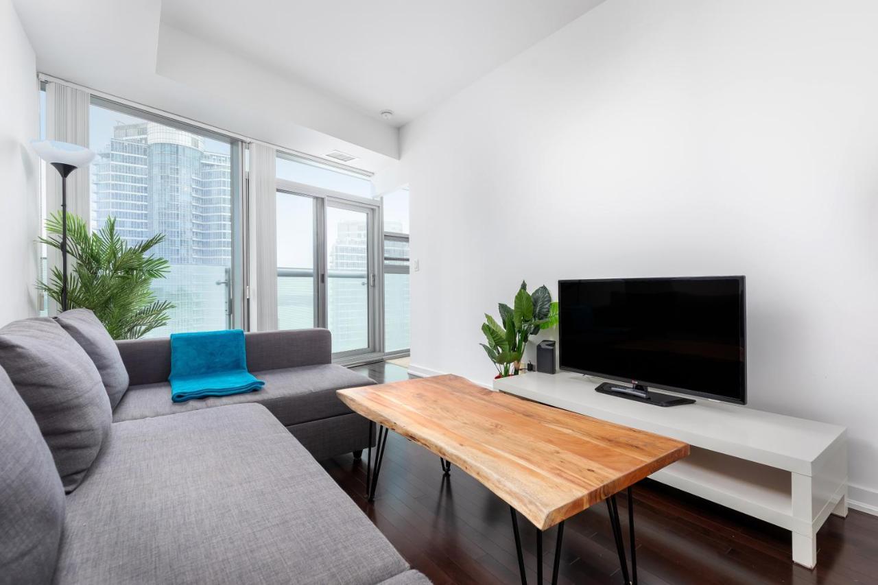 Across From The Cn Tower, Metro Toronto Convention Centre And Rogers Centre In Downtown Toronto Core Apartment Bagian luar foto