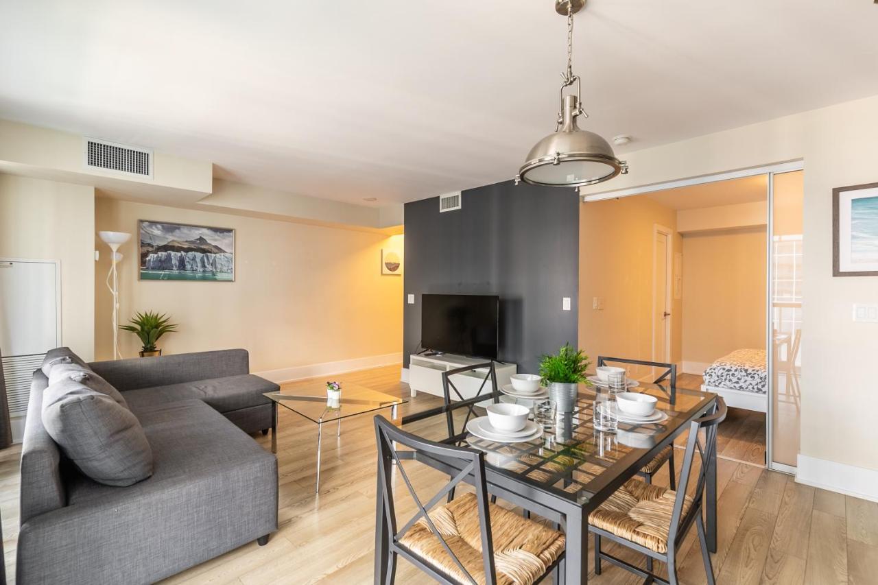 Across From The Cn Tower, Metro Toronto Convention Centre And Rogers Centre In Downtown Toronto Core Apartment Bagian luar foto