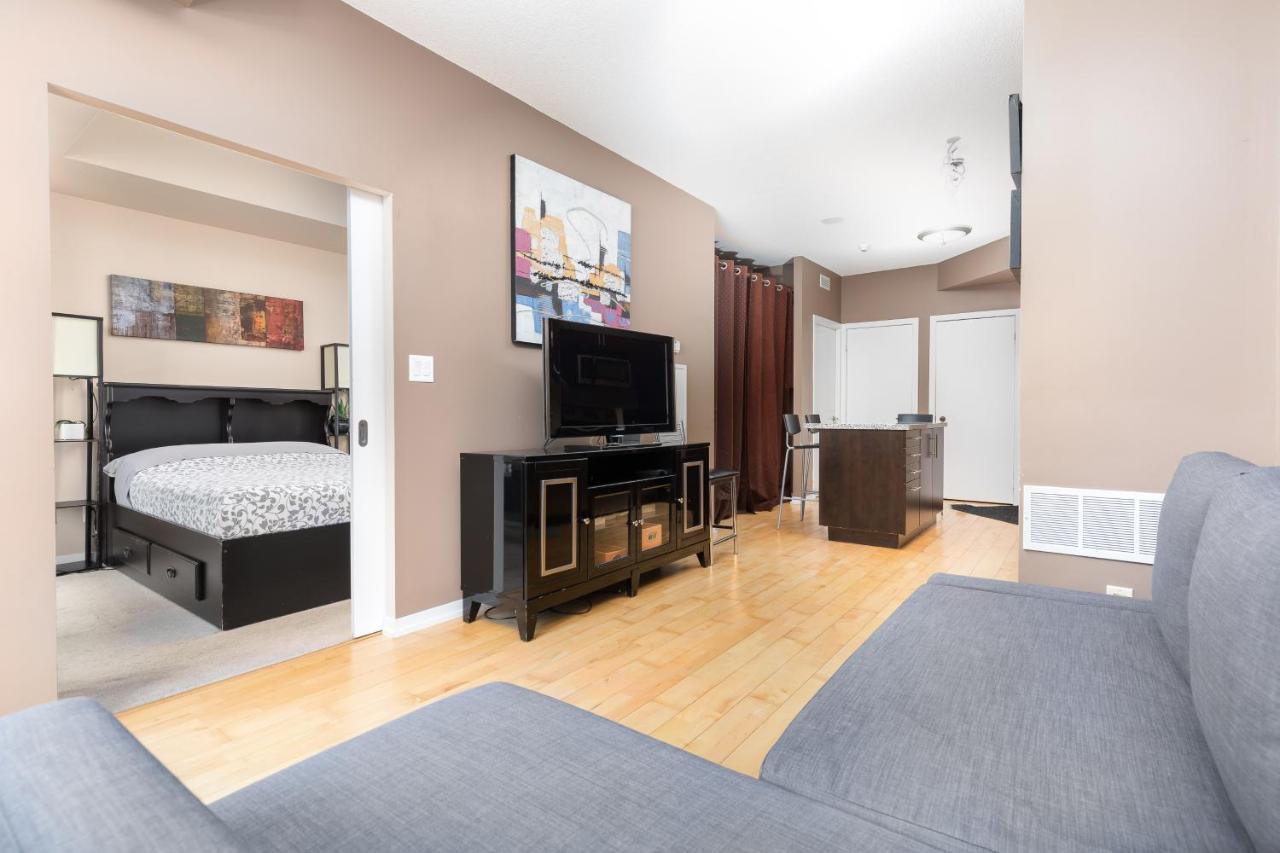 Across From The Cn Tower, Metro Toronto Convention Centre And Rogers Centre In Downtown Toronto Core Apartment Bagian luar foto