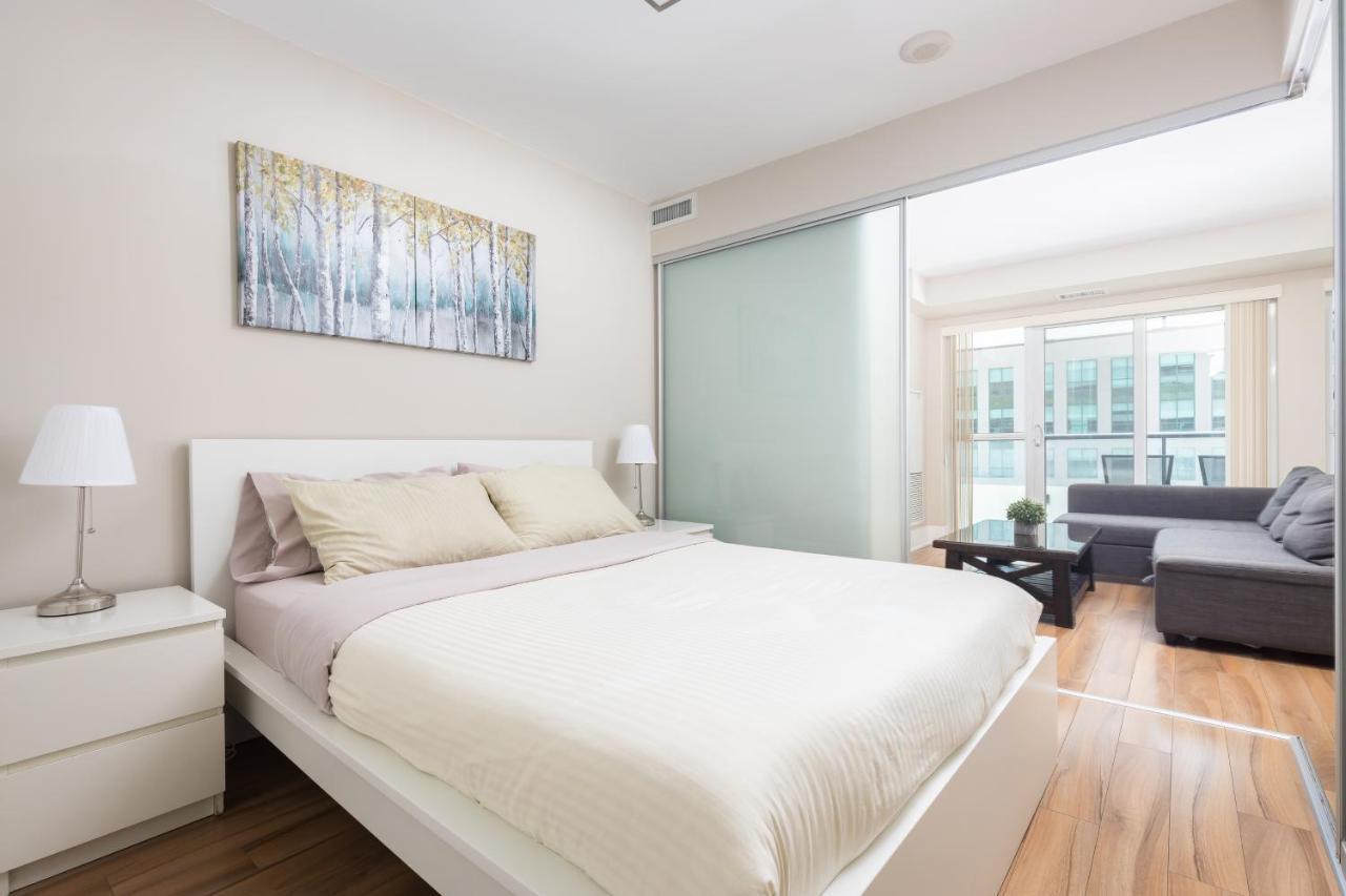 Across From The Cn Tower, Metro Toronto Convention Centre And Rogers Centre In Downtown Toronto Core Apartment Bagian luar foto
