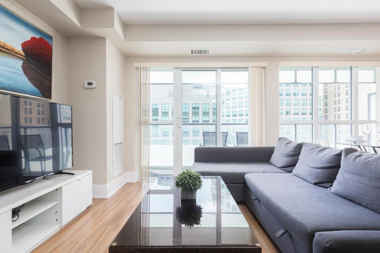 Across From The Cn Tower, Metro Toronto Convention Centre And Rogers Centre In Downtown Toronto Core Apartment Bagian luar foto