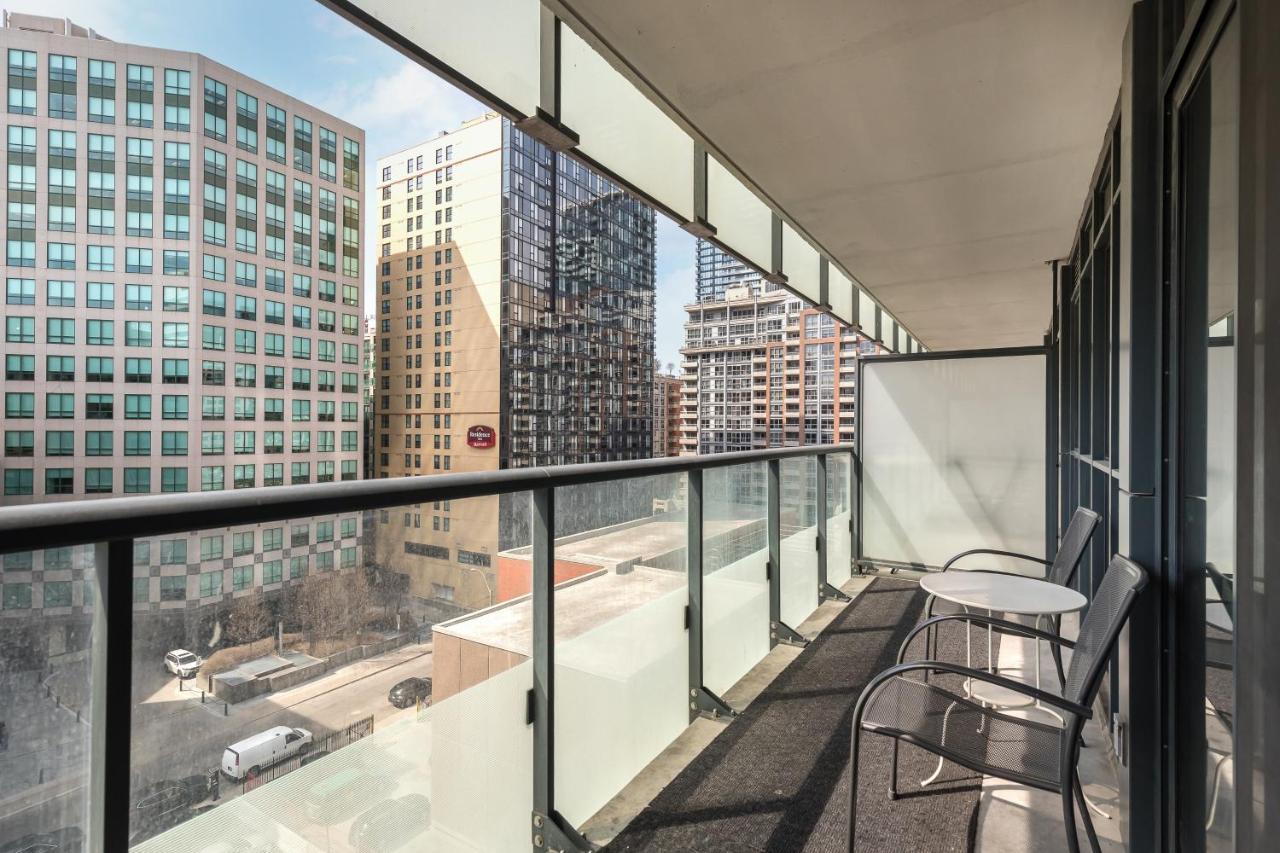 Across From The Cn Tower, Metro Toronto Convention Centre And Rogers Centre In Downtown Toronto Core Apartment Bagian luar foto