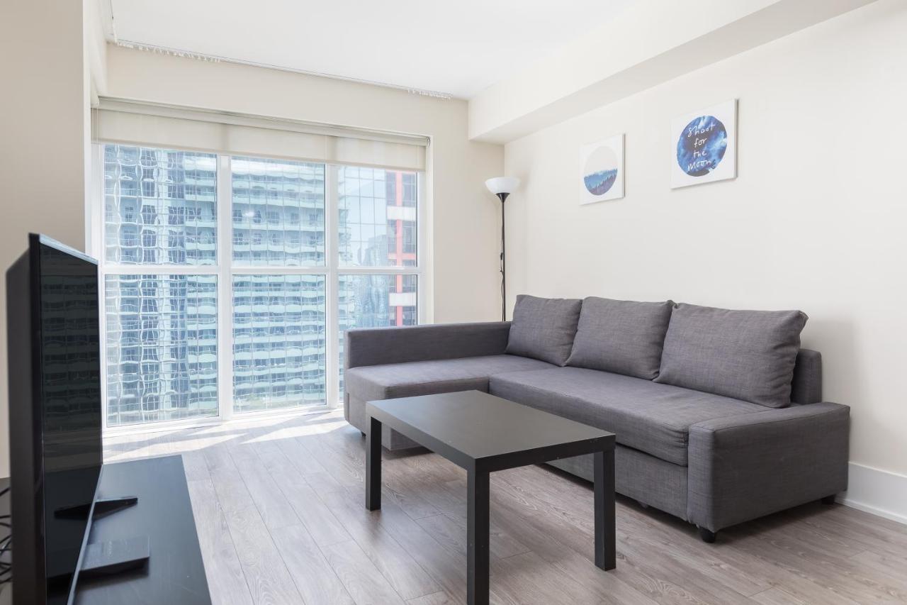 Across From The Cn Tower, Metro Toronto Convention Centre And Rogers Centre In Downtown Toronto Core Apartment Bagian luar foto