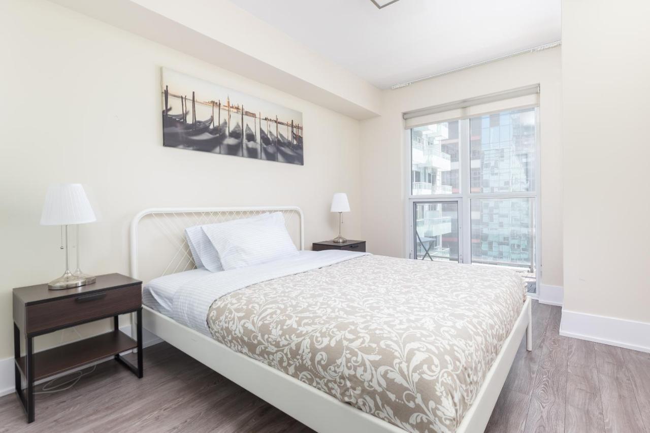 Across From The Cn Tower, Metro Toronto Convention Centre And Rogers Centre In Downtown Toronto Core Apartment Bagian luar foto