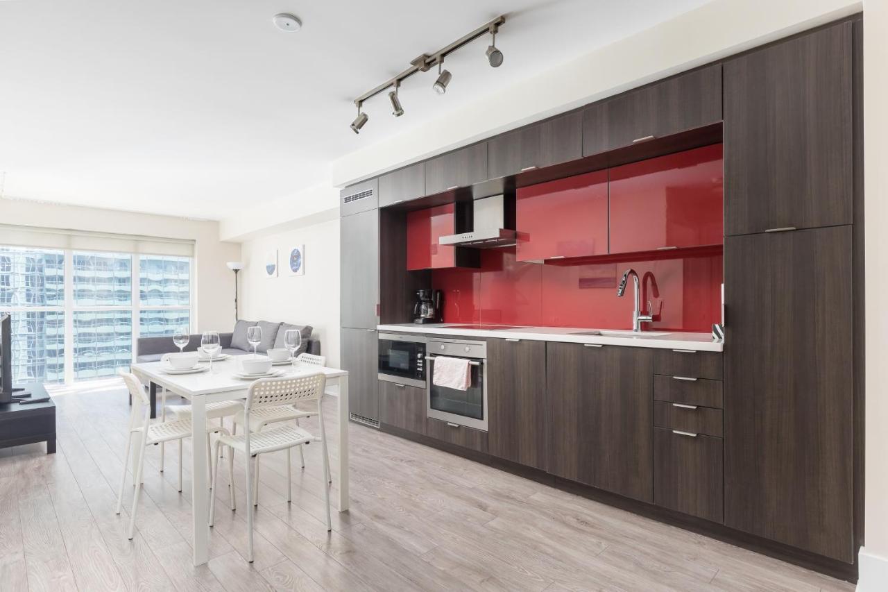 Across From The Cn Tower, Metro Toronto Convention Centre And Rogers Centre In Downtown Toronto Core Apartment Bagian luar foto