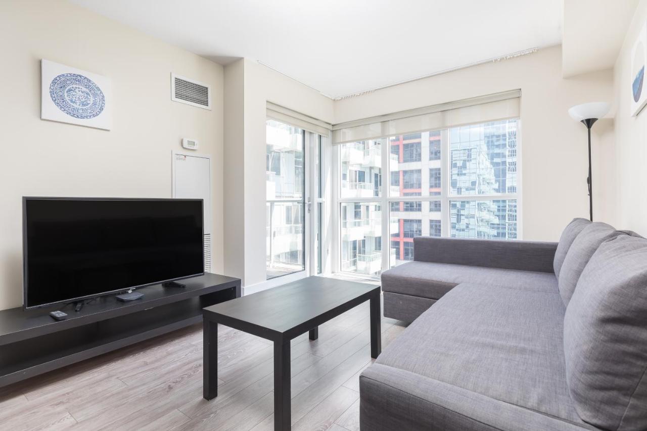 Across From The Cn Tower, Metro Toronto Convention Centre And Rogers Centre In Downtown Toronto Core Apartment Bagian luar foto