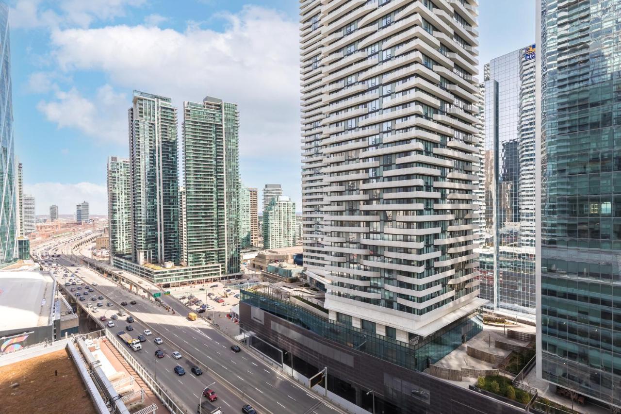 Across From The Cn Tower, Metro Toronto Convention Centre And Rogers Centre In Downtown Toronto Core Apartment Bagian luar foto